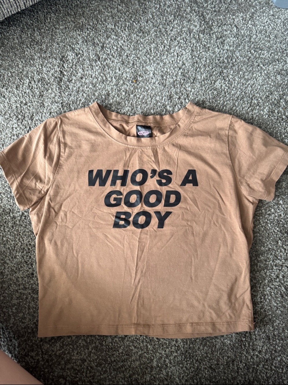 Cropped Baby Tee "Who's A Good Boy" Graphic Tee - Brown